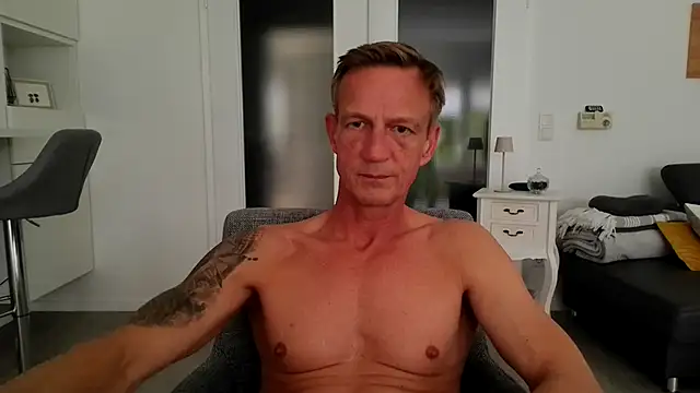 Snapshot of dirks71 chatting on April 27, 2026, 2:48 pm dirks71 online show from April 27, 2026, 2:48 pm