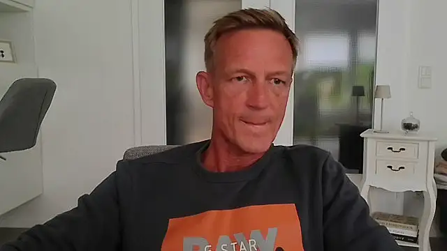Snapshot of dirks71 chatting on June 15, 2026, 1:55 pm dirks71 online show from June 15, 2026, 1:55 pm