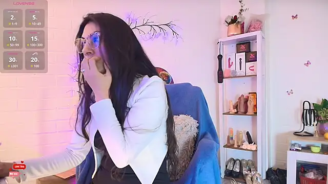 Rapunzeell  online show from September 24, 2025, 1:28 pm