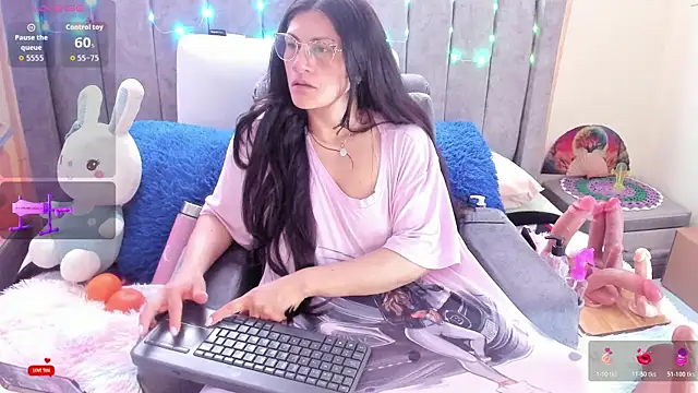 Rapunzeell  online show from November 25, 2025, 1:11 pm