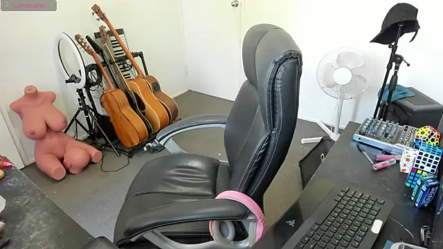 Ts-lucy-lux online show from November 2, 2025, 9:53 pm