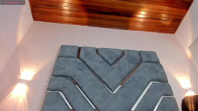 LucciaPorter online show from February 19, 2026, 1:19 pm