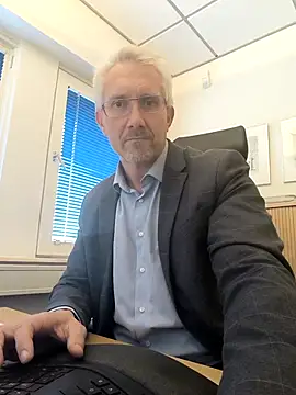 Snapshot of tom-swede chatting on October 9, 2025, 2:28 pm tom-swede online show from October 9, 2025, 2:28 pm