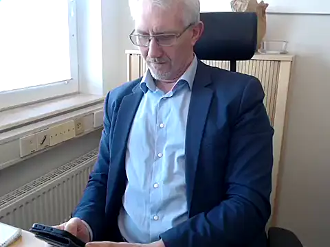 Snapshot of tom-swede chatting on March 19, 2025, 9:17 am tom-swede online show from March 19, 2025, 9:17 am