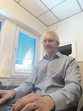 Snapshot of tom-swede chatting on June 5, 2026, 1:06 pm tom-swede online show from June 5, 2026, 1:06 pm