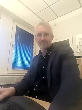 Snapshot of tom-swede chatting on December 3, 2024, 2:44 pm tom-swede online show from December 3, 2024, 2:44 pm