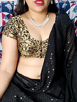 Traditional Housewife  online show from September 18, 2025, 12:13 am