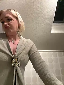 Snapshot of QueenOfFknBj chatting on January 13, 2025, 7:10 pm QueenOfFknBj online show from January 13, 2025, 7:10 pm