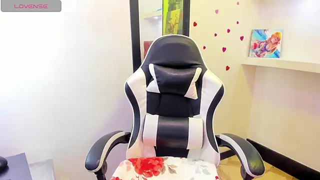 sara winehouse1 online show from April 29, 2026, 3:54 am