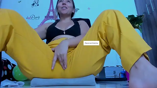 Snapshot of isa_loves_cum chatting on June 1, 2026, 8:52 pm isa loves cum online show from June 1, 2026, 8:52 pm