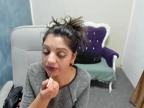 CrazyCorina online show from December 2, 2025, 11:56 am