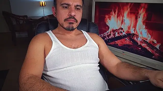 officeman7 online show from February 7, 2025, 5:07 pm