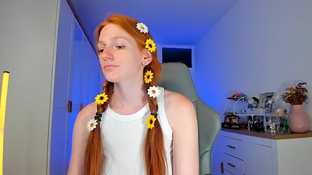 Snapshot of Aliceginger99 chatting on July 15, 2026, 1:18 pm Aliceginger99 online show from July 15, 2026, 1:18 pm