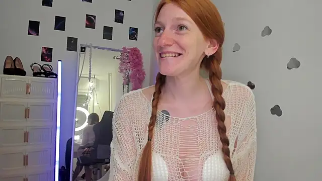 Snapshot of Aliceginger99 chatting on May 19, 2026, 1:29 pm Aliceginger99 online show from May 19, 2026, 1:29 pm