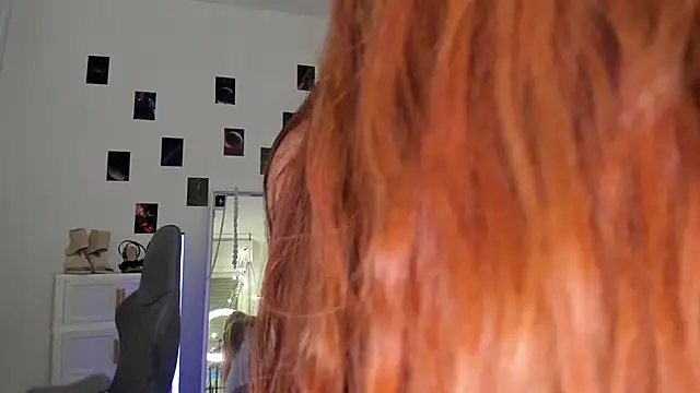 Snapshot of Aliceginger99 chatting on May 6, 2026, 1:15 pm Aliceginger99 online show from May 6, 2026, 1:15 pm