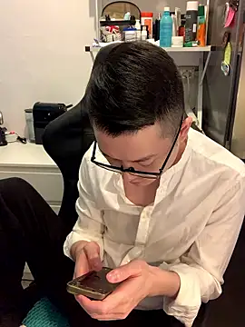 wangjian2324 online show from January 19, 2026, 1:04 pm