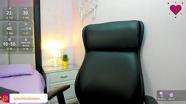 ChloeHarper  online show from November 5, 2025, 1:14 pm