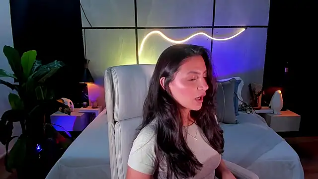 Gia Mazzon online show from November 4, 2025, 4:44 pm