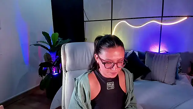 Gia Mazzon online show from November 27, 2025, 6:52 pm