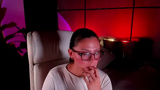 Gia Mazzon online show from February 26, 2026, 7:14 pm