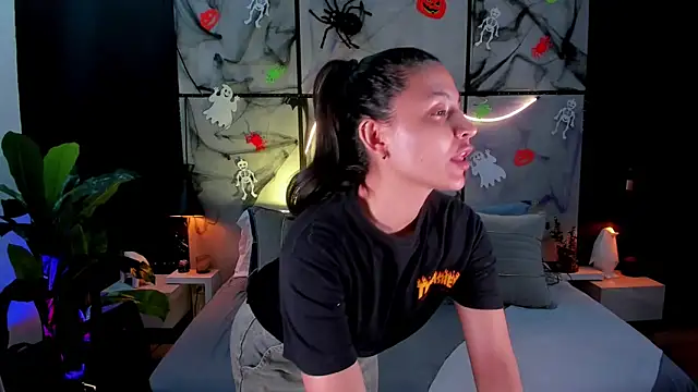 Gia Mazzon online show from October 23, 2025, 3:54 pm