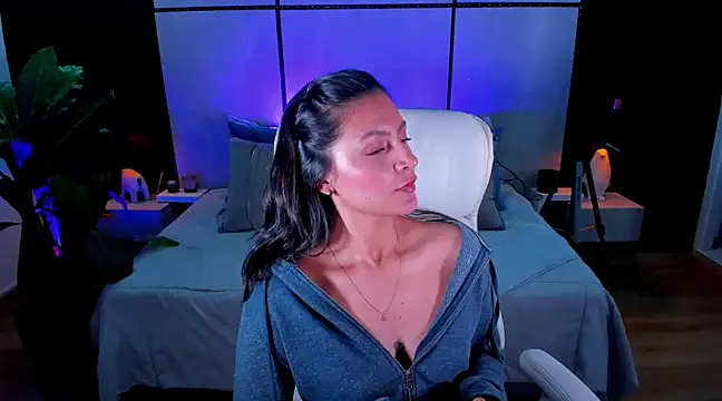 Gia Mazzon online show from February 13, 2025, 8:24 pm