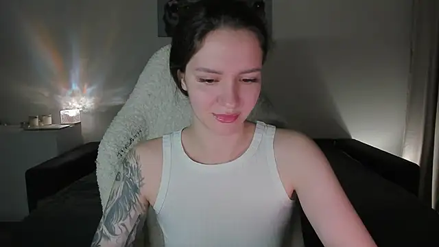 Sonia moon  online show from September 22, 2025, 2:28 am