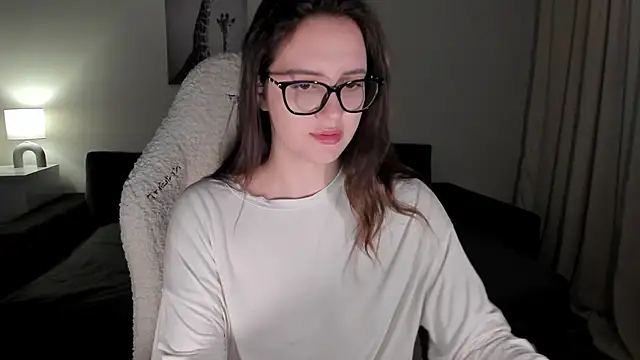 Sonia moon  online show from March 5, 2025, 4:24 am