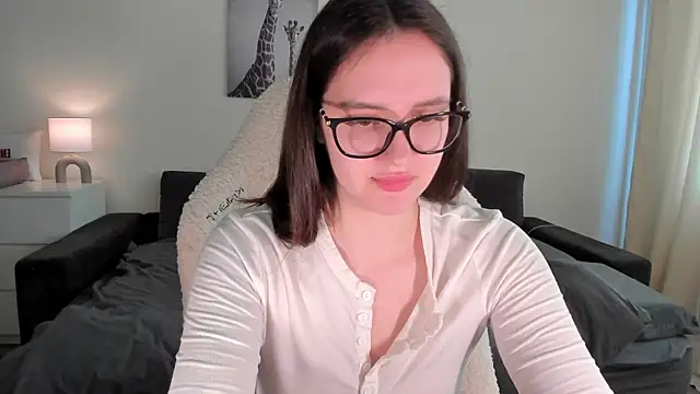 Sonia moon  online show from March 23, 2025, 5:32 am