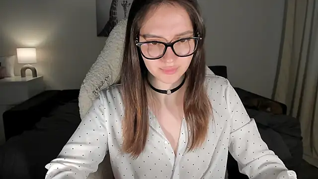 Sonia moon  online show from March 14, 2025, 4:32 am