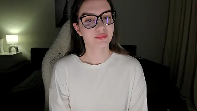Sonia moon  online show from March 5, 2025, 1:21 am
