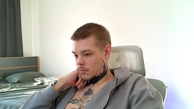 Snapshot of DENIS_HERE chatting on June 5, 2026, 4:13 pm DENIS HERE online show from June 5, 2026, 4:13 pm