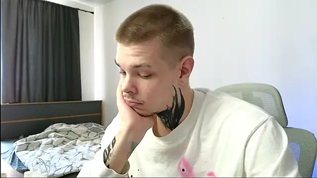 Snapshot of DENIS_HERE chatting on May 21, 2026, 10:45 am DENIS HERE online show from May 21, 2026, 10:45 am