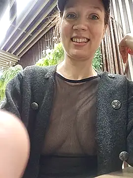 Exhibitionsplit online show from April 18, 2026, 9:33 am