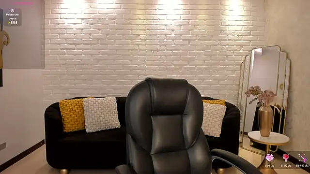 Snapshot of SussanElliot chatting on October 19, 2025, 11:02 am SussanElliot online show from October 19, 2025, 11:02 am