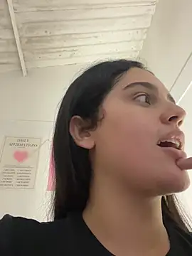 violet-333 online show from March 10, 2026, 6:12 pm