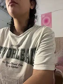 violet-333 online show from April 23, 2026, 7:26 am