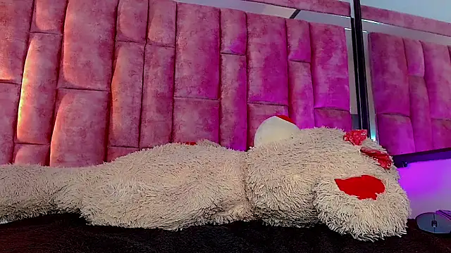 Snapshot of CoralineSweett chatting on February 26, 2025, 11:19 pm CoralineSweett online show from February 26, 2025, 11:19 pm