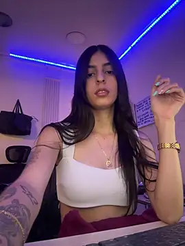 Snapshot of cristel_17 chatting on February 28, 2025, 9:55 pm cristel 17 online show from February 28, 2025, 9:55 pm