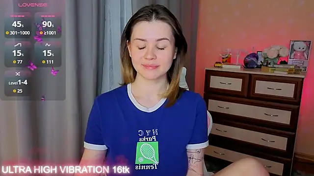 Snapshot of cutie_mili chatting on November 21, 2025, 10:14 am cutie mili online show from November 21, 2025, 10:14 am