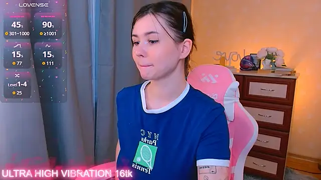 Snapshot of cutie_mili chatting on October 8, 2025, 7:10 am cutie mili online show from October 8, 2025, 7:10 am