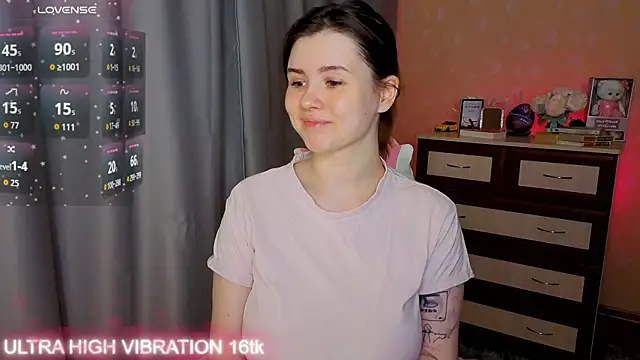 Snapshot of cutie_mili chatting on November 27, 2025, 8:37 am cutie mili online show from November 27, 2025, 8:37 am