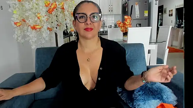 dakota johnson10 online show from October 31, 2025, 9:32 pm