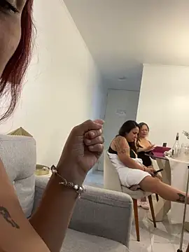 LISA BULLOCK  online show from November 21, 2025, 7:40 am