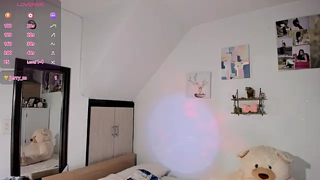 VeronikaOlsen online show from November 27, 2025, 1:33 pm