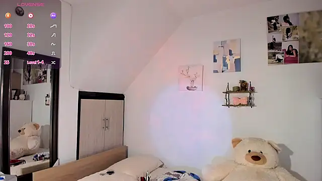 VeronikaOlsen online show from November 12, 2025, 12:42 pm