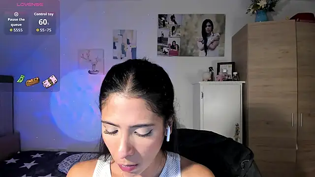 VeronikaOlsen online show from October 22, 2025, 12:54 am