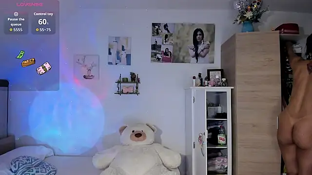 VeronikaOlsen online show from October 17, 2025, 12:18 pm