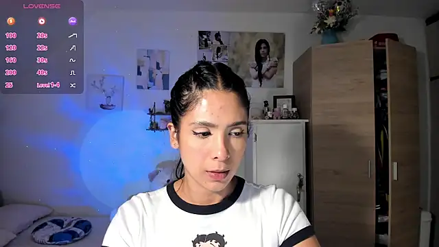 VeronikaOlsen online show from November 26, 2025, 1:16 am