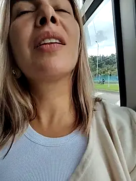 scarlett moore online show from February 25, 2026, 12:49 pm